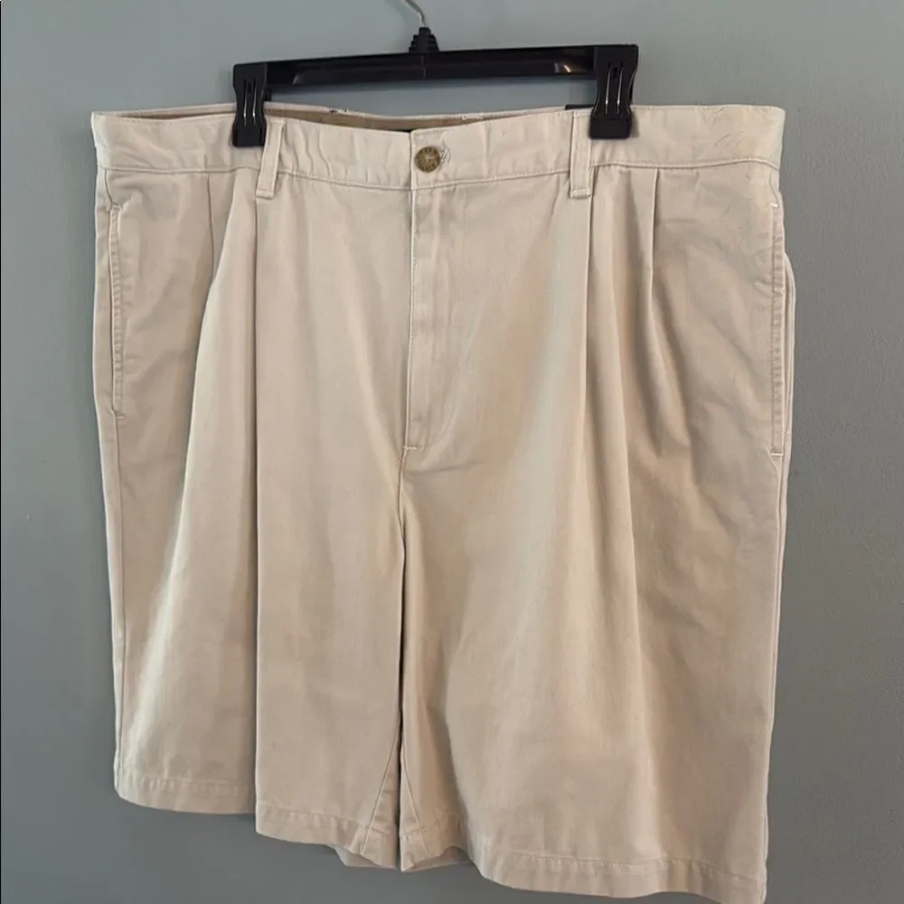 Izod Men's size 40 Shorts New w tags tan khaki Golf